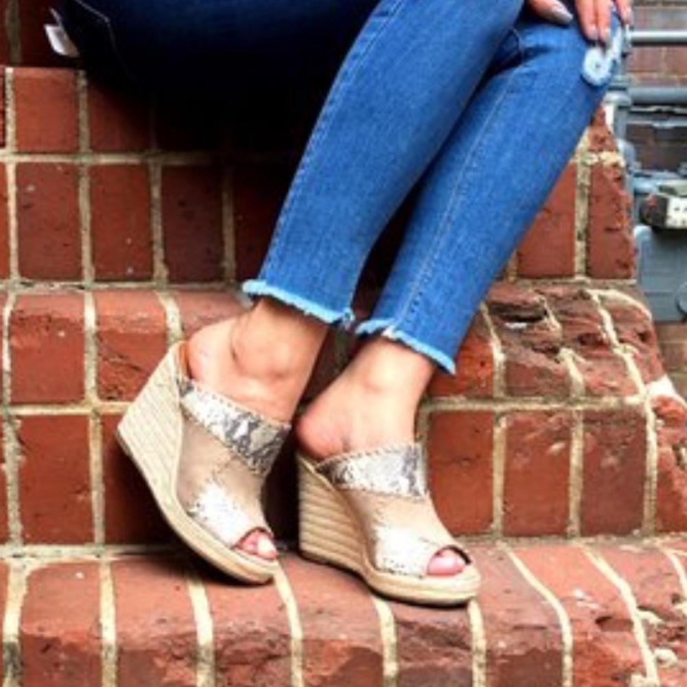 Madeline Girl snake wedges
